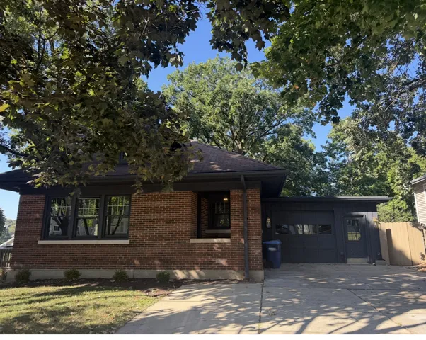 $1,990 | 609 South 5th Avenue, Unit B, St. Charles, IL 60174