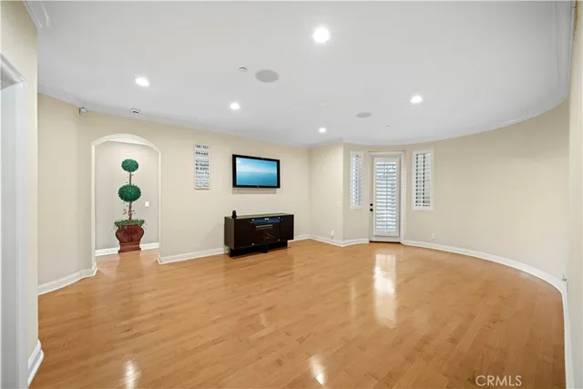 a view of livingroom with furniture