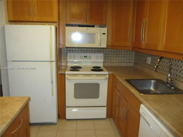$2,200 | 13726 Southwest 90th Avenue, Unit 26, Miami, FL 33176