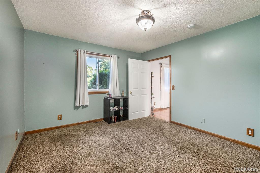 11521 Townsend Road Milan, MI 48160 - Photo 32 of 47