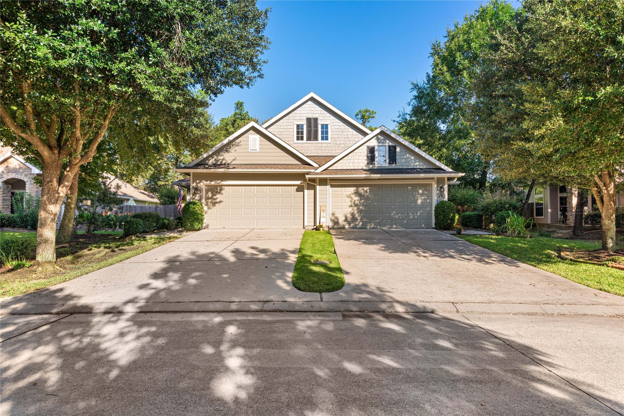 11 Abercrombie Place Conroe, TX 77384 - Photo 2 of 32