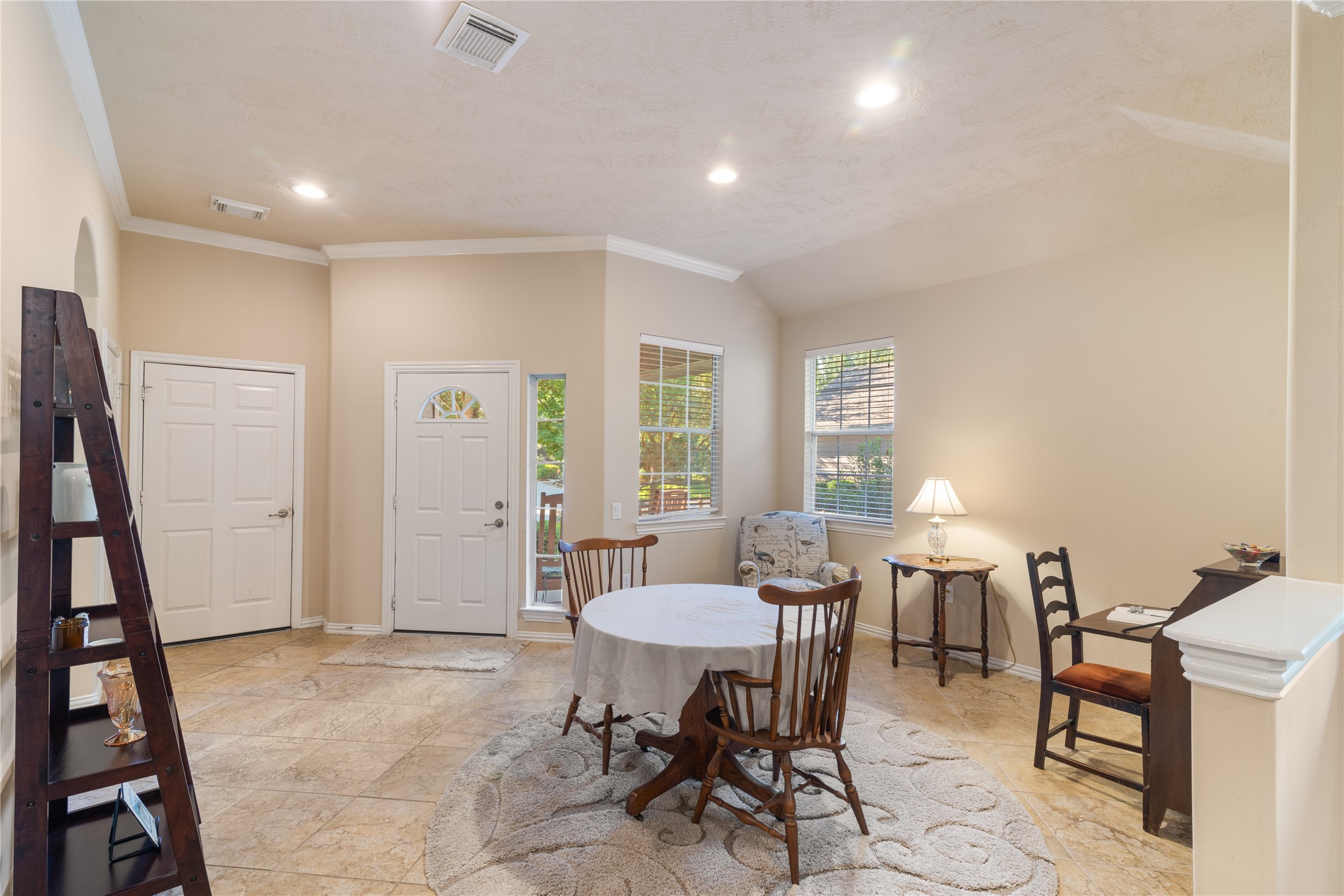 11 Abercrombie Place Conroe, TX 77384 - Photo 5 of 32