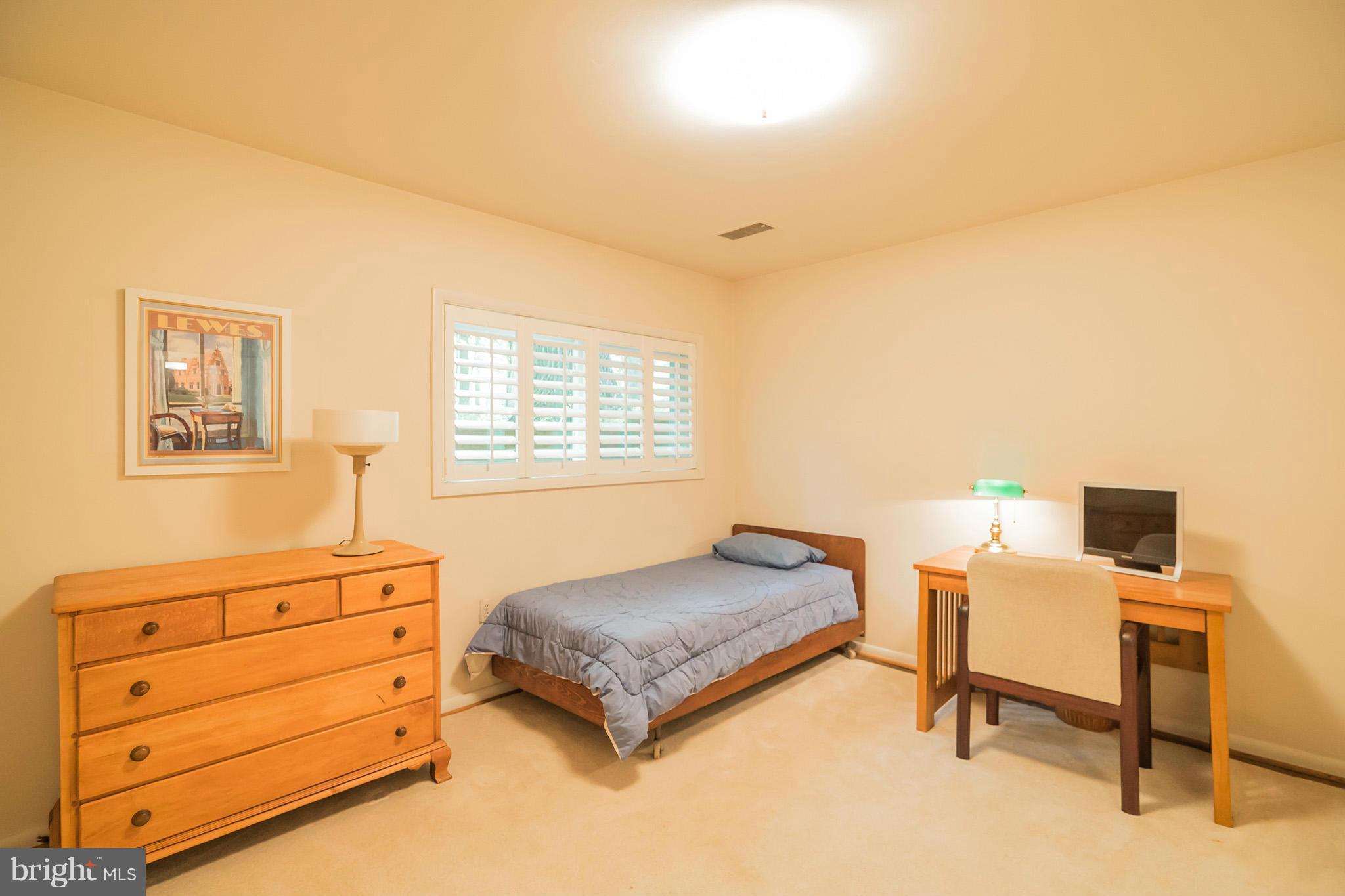 10217 Lloyd Road Potomac, MD 20854 - Photo 18 of 28 2nd Bedroom
