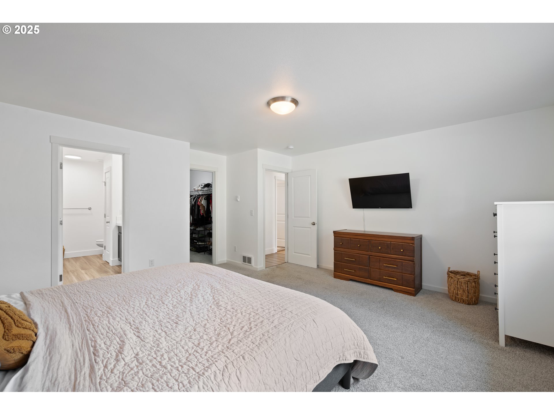 940 Stella Road Longview, WA 98632 - Photo 13 of 39 a bedroom with a bed and a flat screen tv