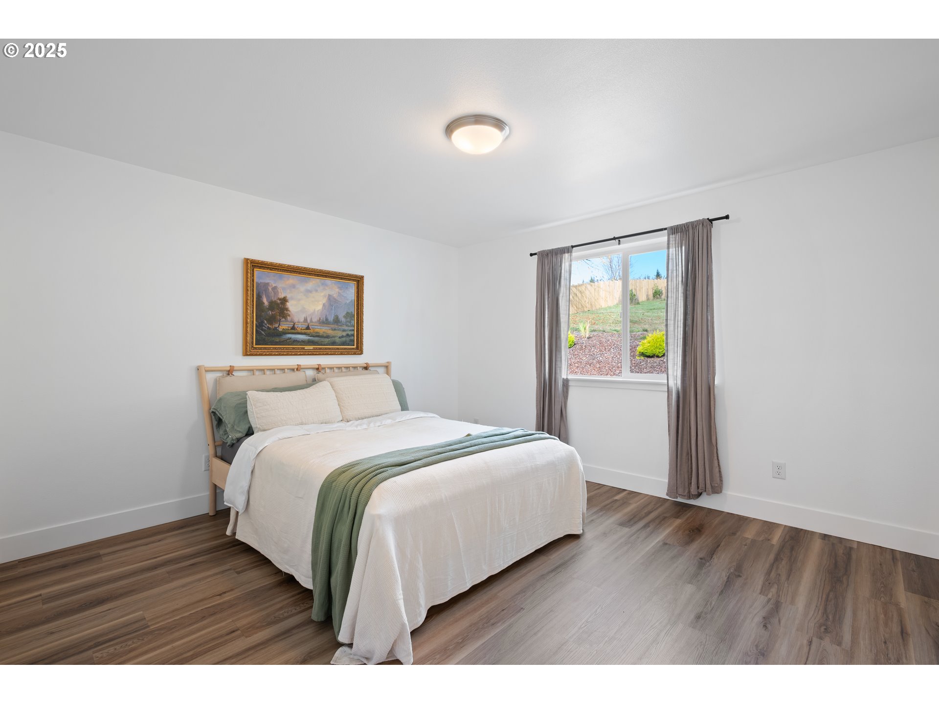 940 Stella Road Longview, WA 98632 - Photo 17 of 39 a bedroom with a bed and painting on the wall