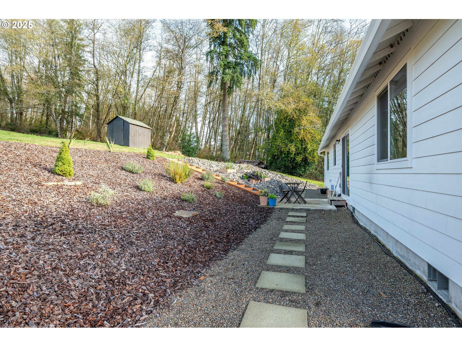 940 Stella Road Longview, WA 98632 - Photo 27 of 39 a view of a backyard with pathway