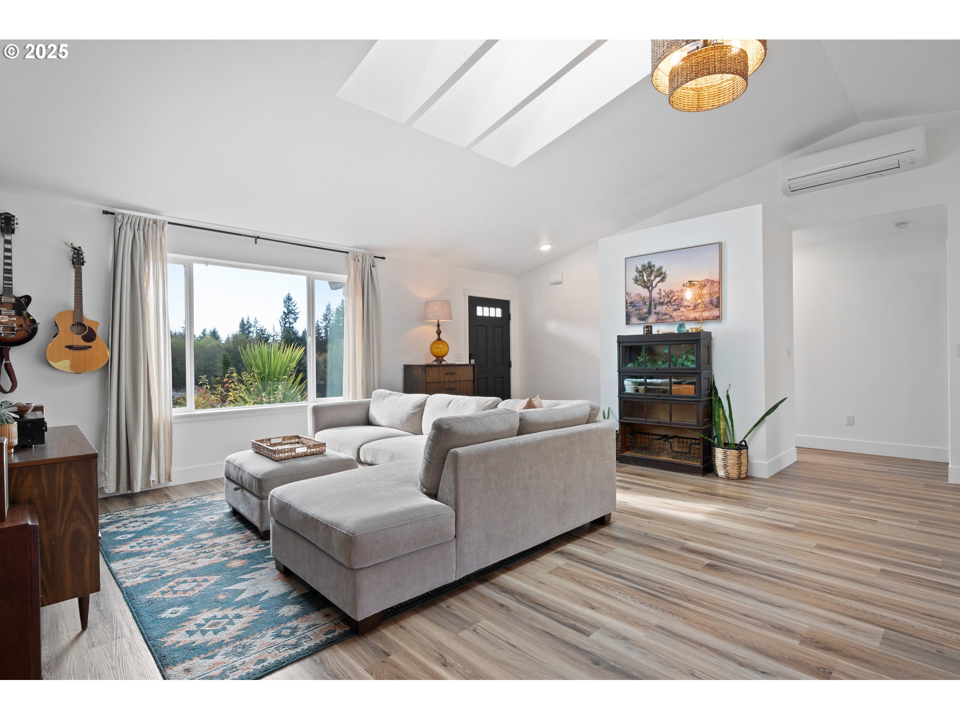 940 Stella Road Longview, WA 98632 - Photo 5 of 39 a living room with furniture and a floor to ceiling window