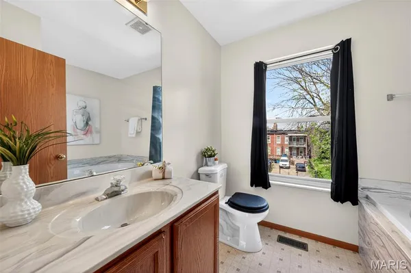 $249,900 | 2813 Caroline Street, St. Louis, MO 63104