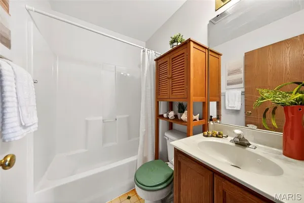 $249,900 | 2813 Caroline Street, St. Louis, MO 63104