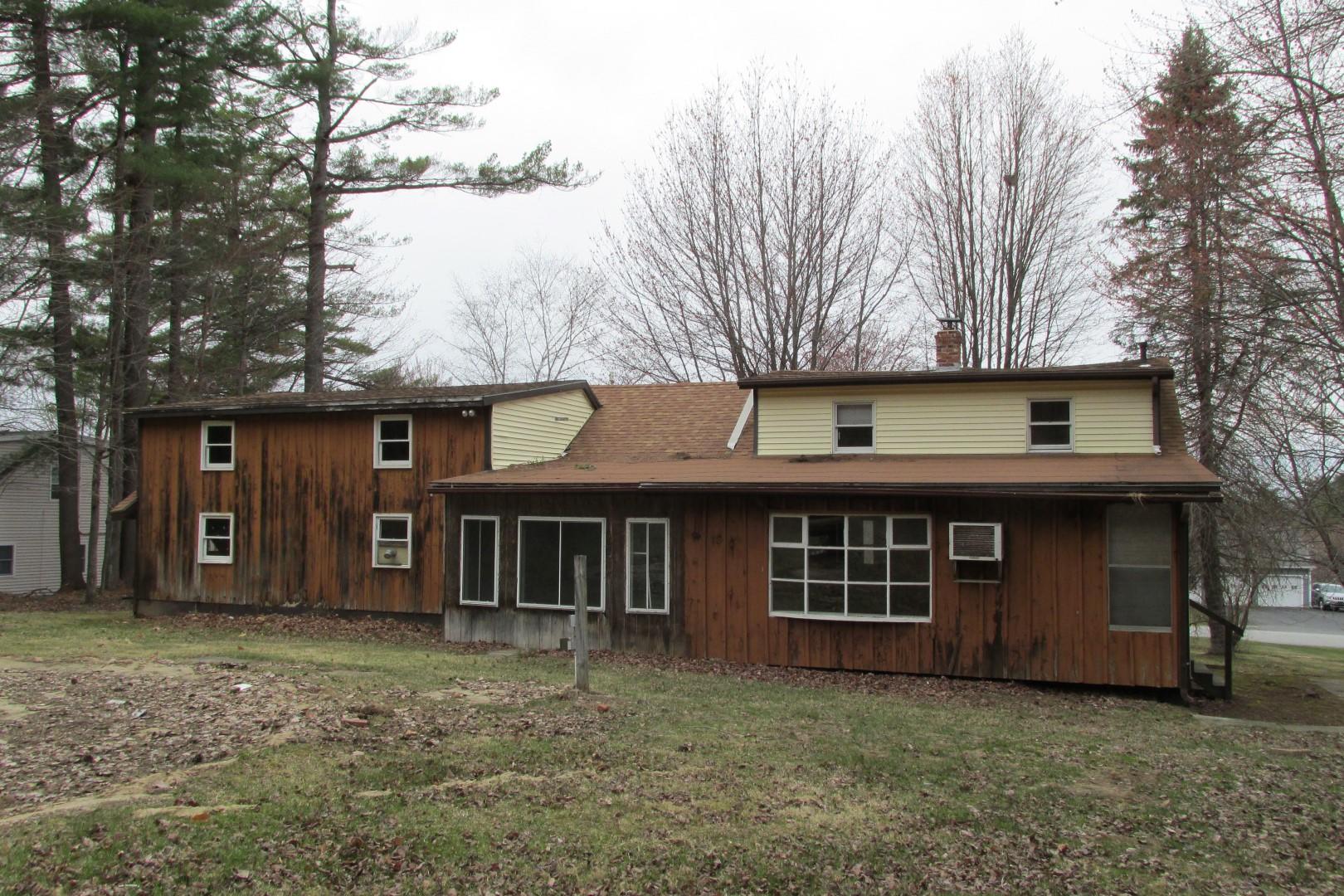 25 Hogan Road Lewiston, ME 04240 - Photo 2 of 17 IMG_3176
