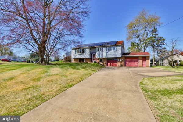 $375,000 | 212 Lea Lane, Warminster, PA 18974