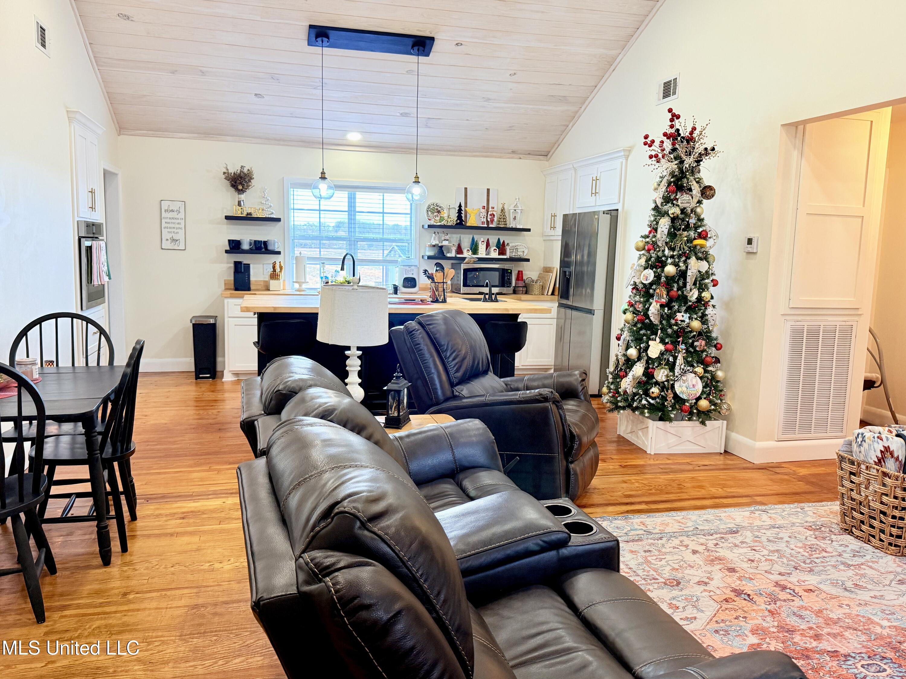 1116 James Road Gore Springs, MS 38929 - Photo 2 of 27 IMG_4238