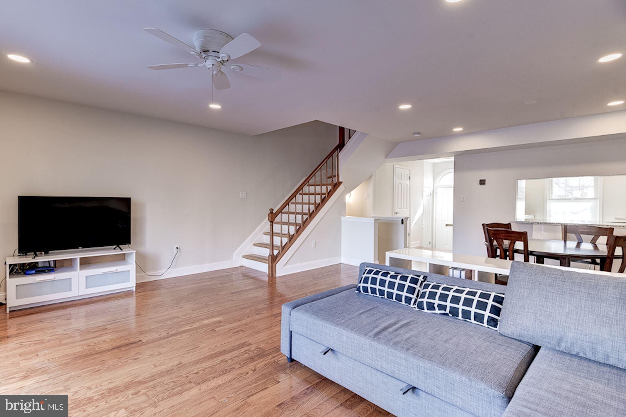2806 Elliott Street Baltimore, MD 21224 - Photo 11 of 40 Living Room | Hardwood Floors