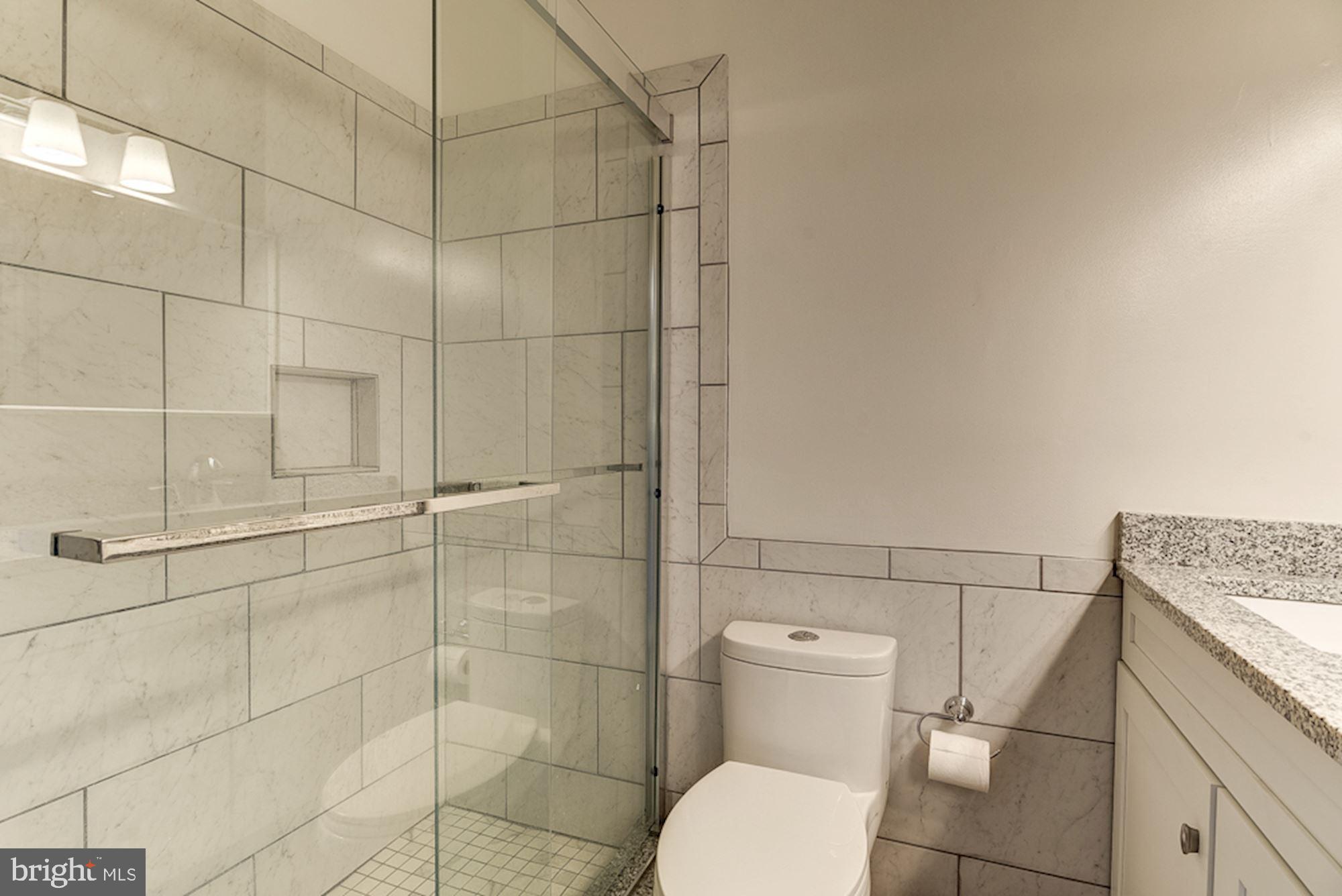 2806 Elliott Street Baltimore, MD 21224 - Photo 19 of 40 Primary En-Suite Full Bath