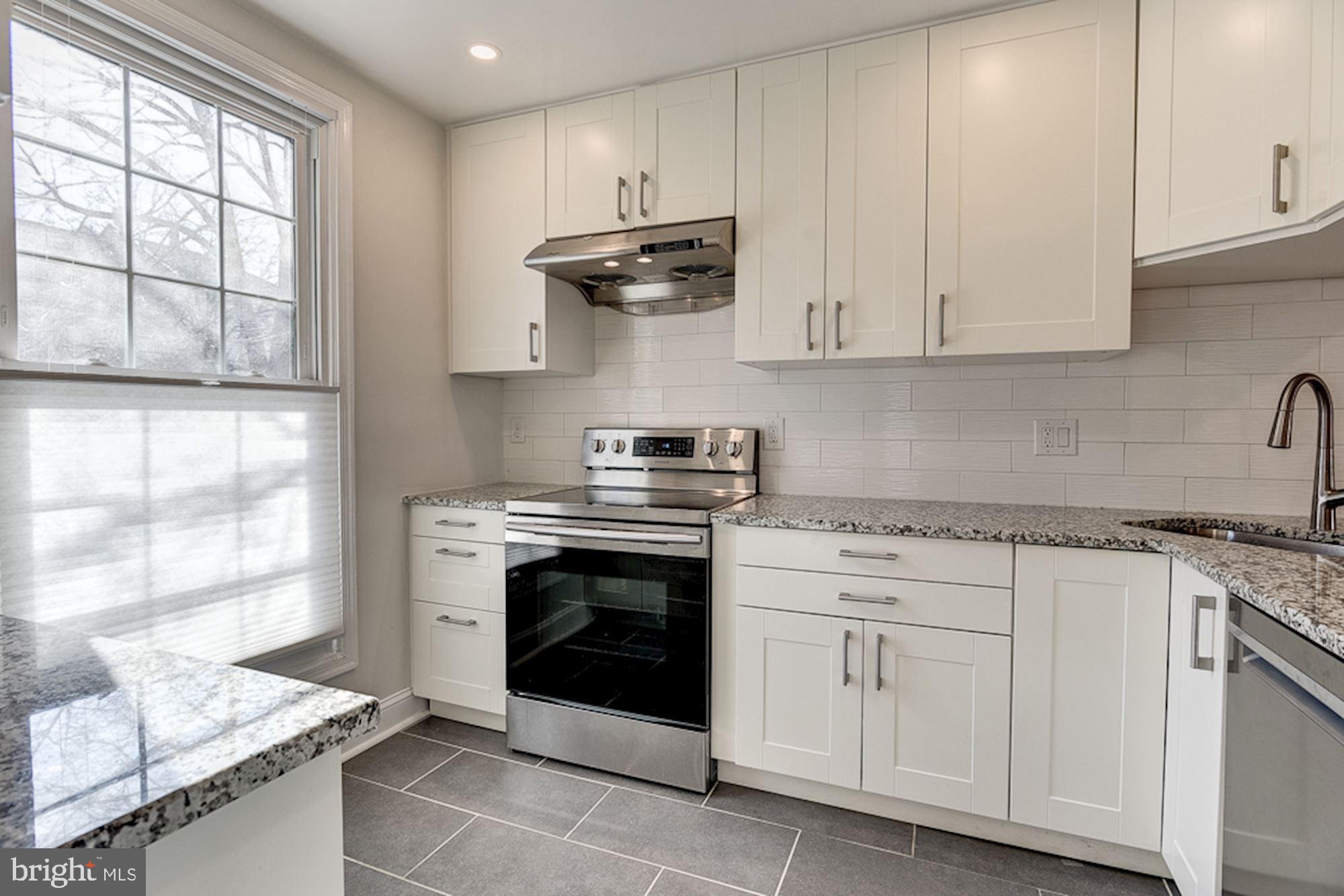 2806 Elliott Street Baltimore, MD 21224 - Photo 4 of 40 Granite Countertops