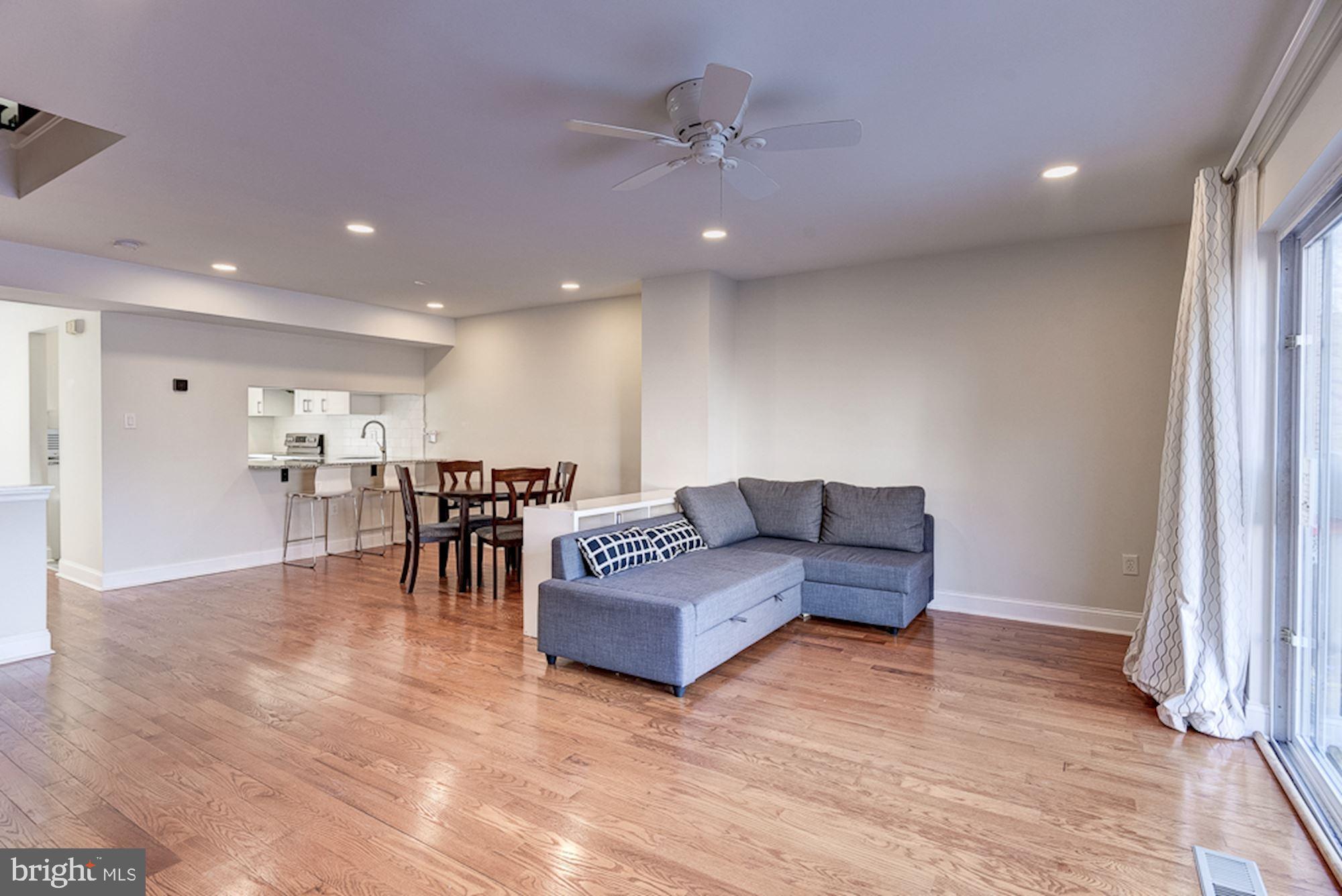 2806 Elliott Street Baltimore, MD 21224 - Photo 10 of 40 Living Room | Hardwood Floors
