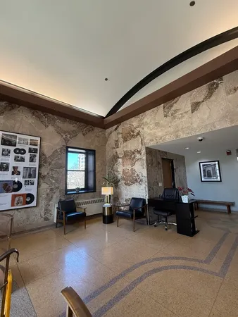 $2,700 | 320 East 21st Street, Unit 411, Chicago, IL 60616