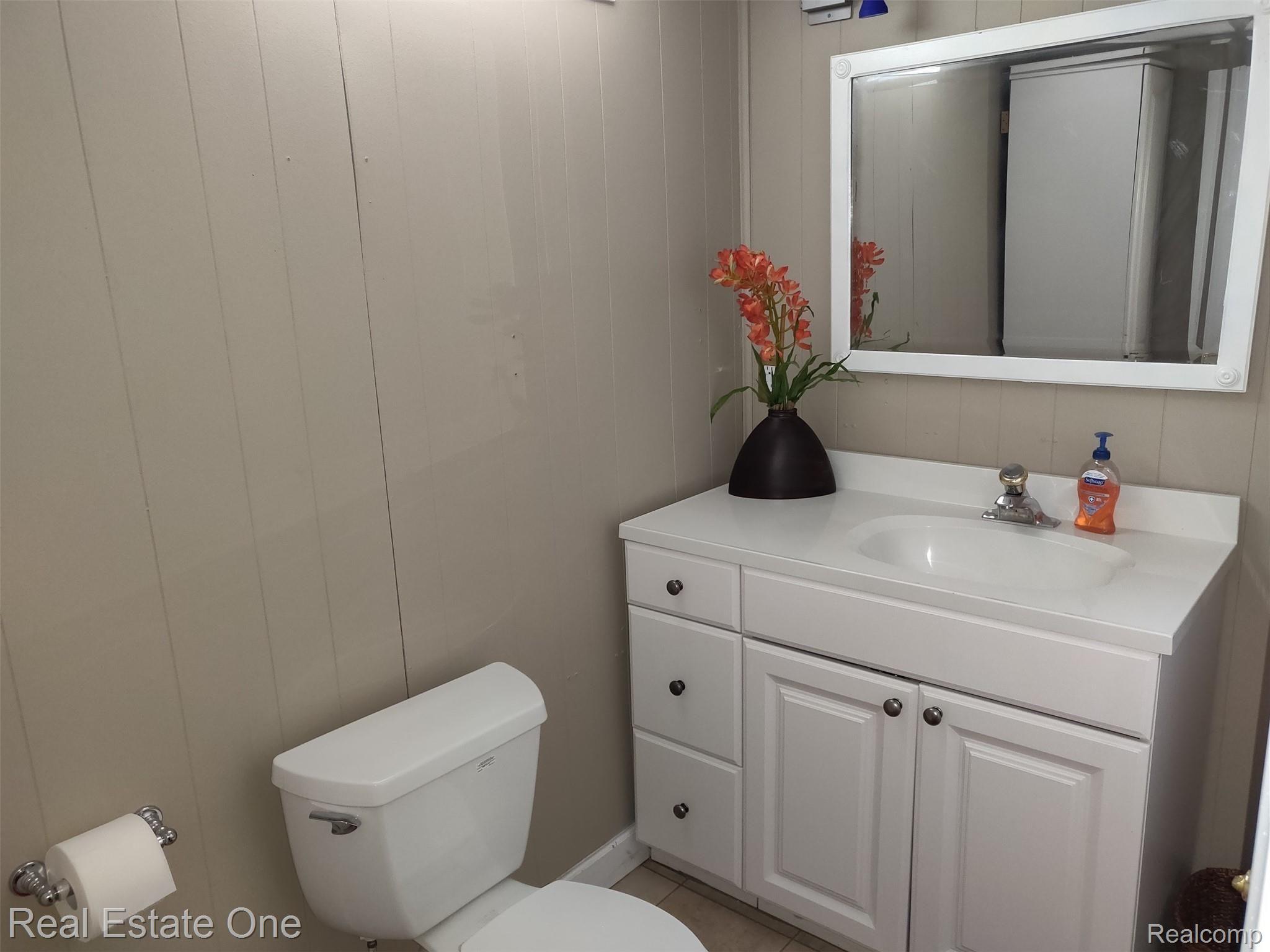 32064 Bonnet Hill Road Farmington, MI 48334 - Photo 20 of 29 F1E3FDE5-FB96-46FD-B81A-D84F6F95305F.jpeg