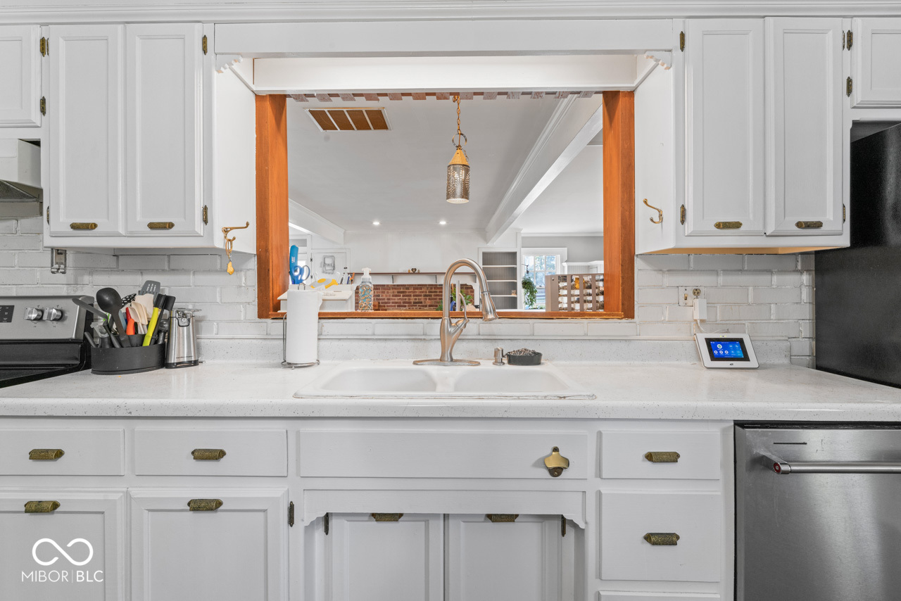 6908 Mendenhall Road Indianapolis, IN 46221 - Photo 16 of 45