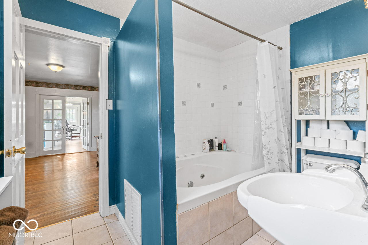 6908 Mendenhall Road Indianapolis, IN 46221 - Photo 20 of 45