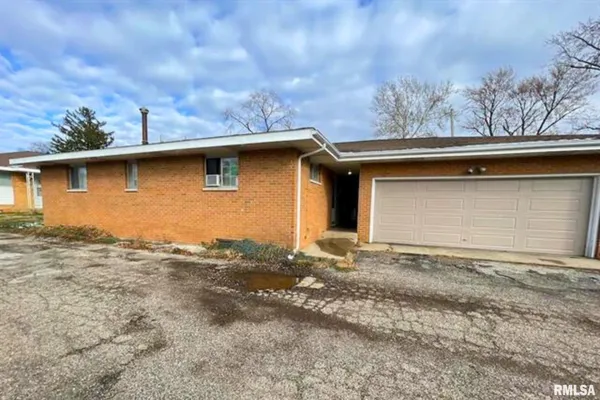 $185,000 | 3820-3822 North Sheridan Knolls Court, Unit 2, Peoria, IL 61614