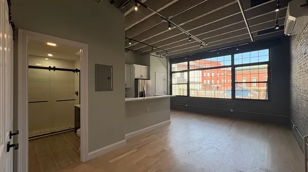 a view of entryway with window