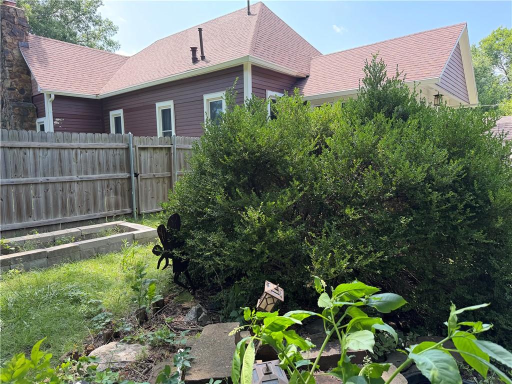 402 South Spring Street Caney, KS 67333 - Photo 9 of 31