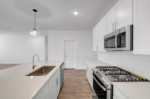 7914 Jasper Mdws Way Angleton, TX 77515 - Photo 6 of 33 Kitchen with gas stove and full stainless basin sink. Recessed and Pendant light.
