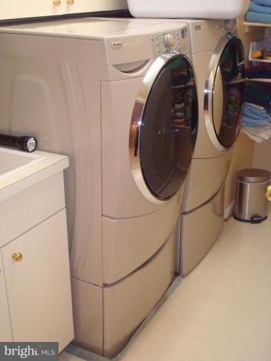 11526 Hemingway Drive Reston, VA 20194 - Photo 21 of 30 Laundry Area 1