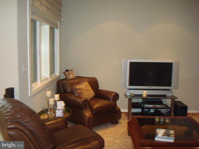 11526 Hemingway Drive Reston, VA 20194 - Photo 10 of 30 Family Room #3