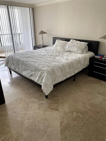 $2,450 | 555 Northeast 15th Street, Unit 30D, Miami, FL 33132