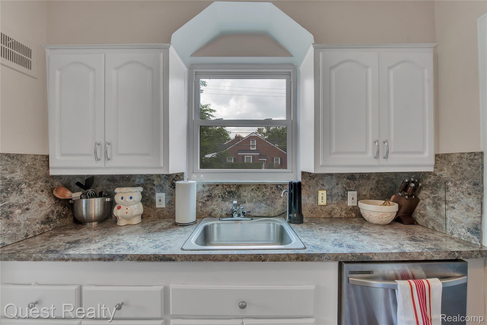 1268 Hampton Road Grosse Pointe, MI 48236 - Photo 22 of 45 1268 Hampton - HD Drone Photography-25.jpg