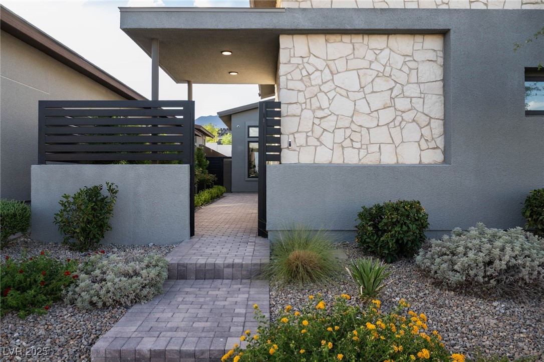 413 Highview Rdg Avenue Las Vegas, NV 89138 - Photo 4 of 40