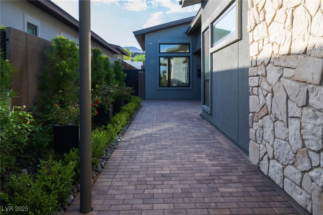 413 Highview Rdg Avenue Las Vegas, NV 89138 - Photo 5 of 40