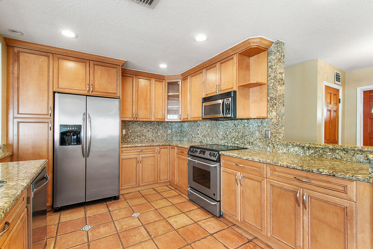 499 Northeast 7th Street Boca Raton, FL 33432 - Photo 8 of 19 011-499NE7thSt-BocaRaton-FL-small