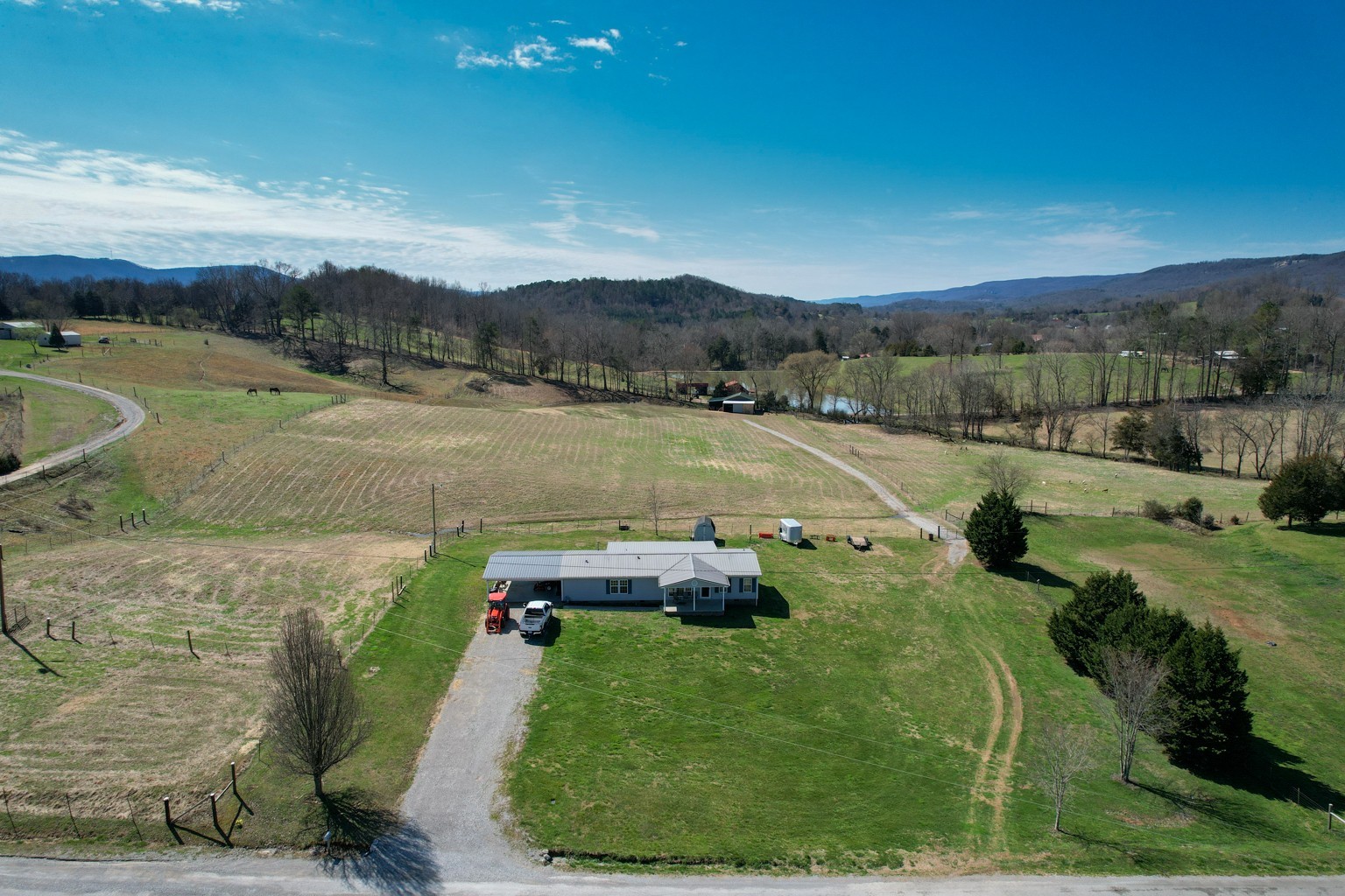 112 Putnam Road Pikeville, TN 37367 - Photo 2 of 33