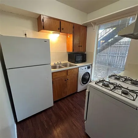 $1,000 | 1011 West 23rd Street, Unit 102, Austin, TX 78705