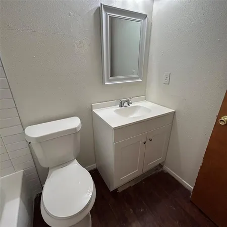 $1,000 | 1011 West 23rd Street, Unit 102, Austin, TX 78705