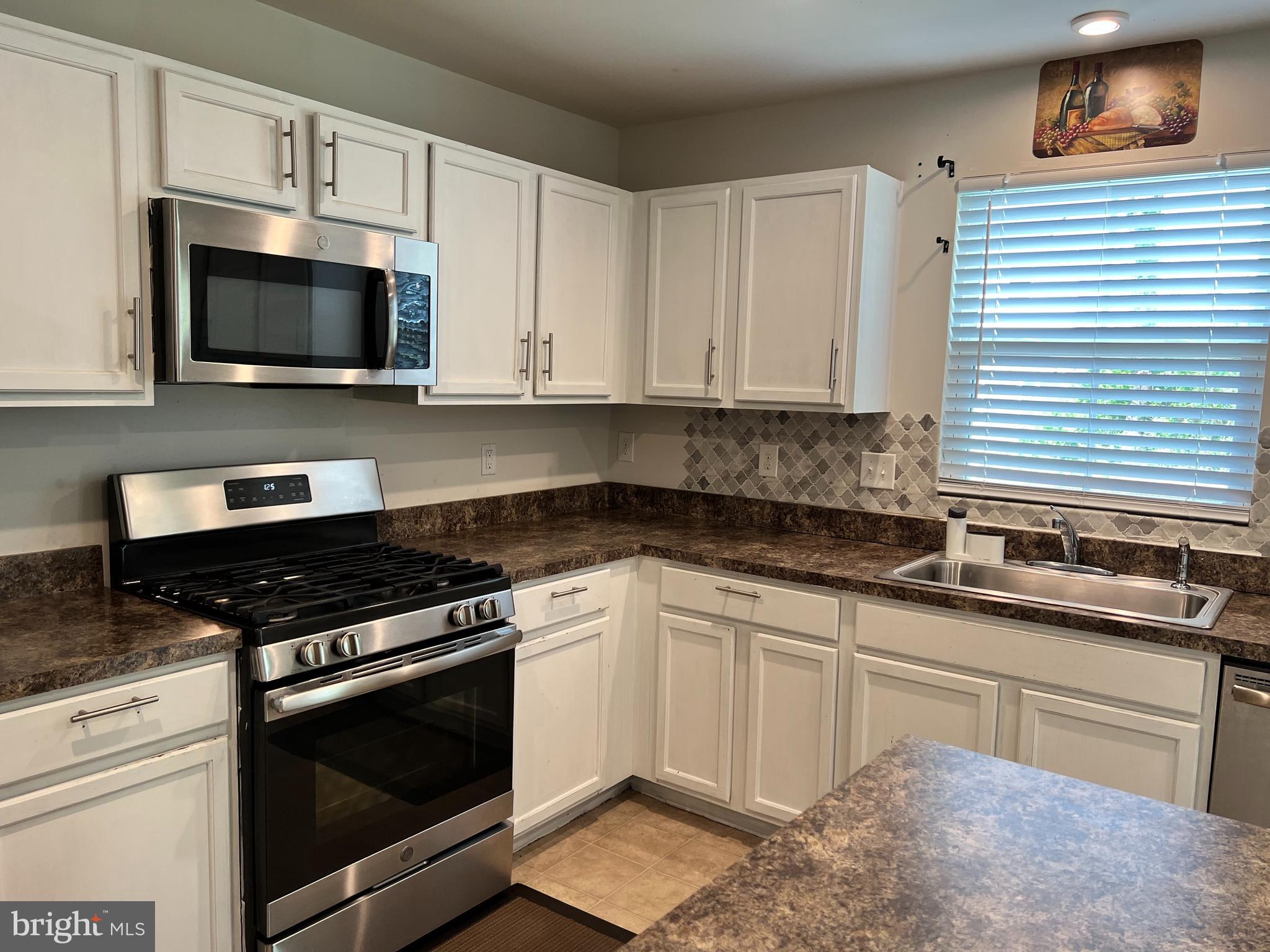116 Ciseley Drive Sicklerville, NJ 08081 - Photo 6 of 19 Kitchen