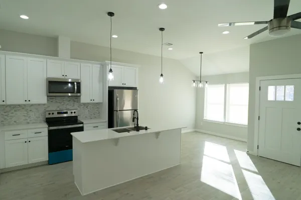 $1,590 | 308 South 12th Street, Unit B, Conroe, TX 77301
