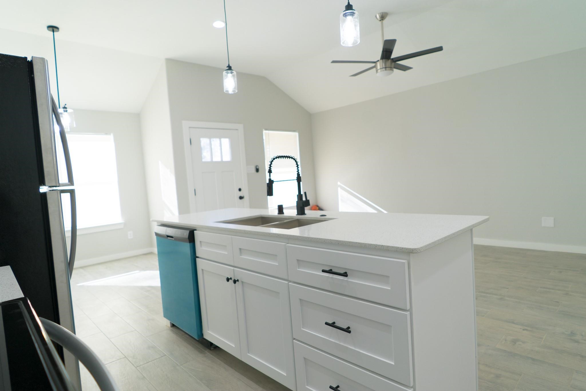 308 South 12th Street, Unit B Conroe, TX 77301 - Photo 3 of 12