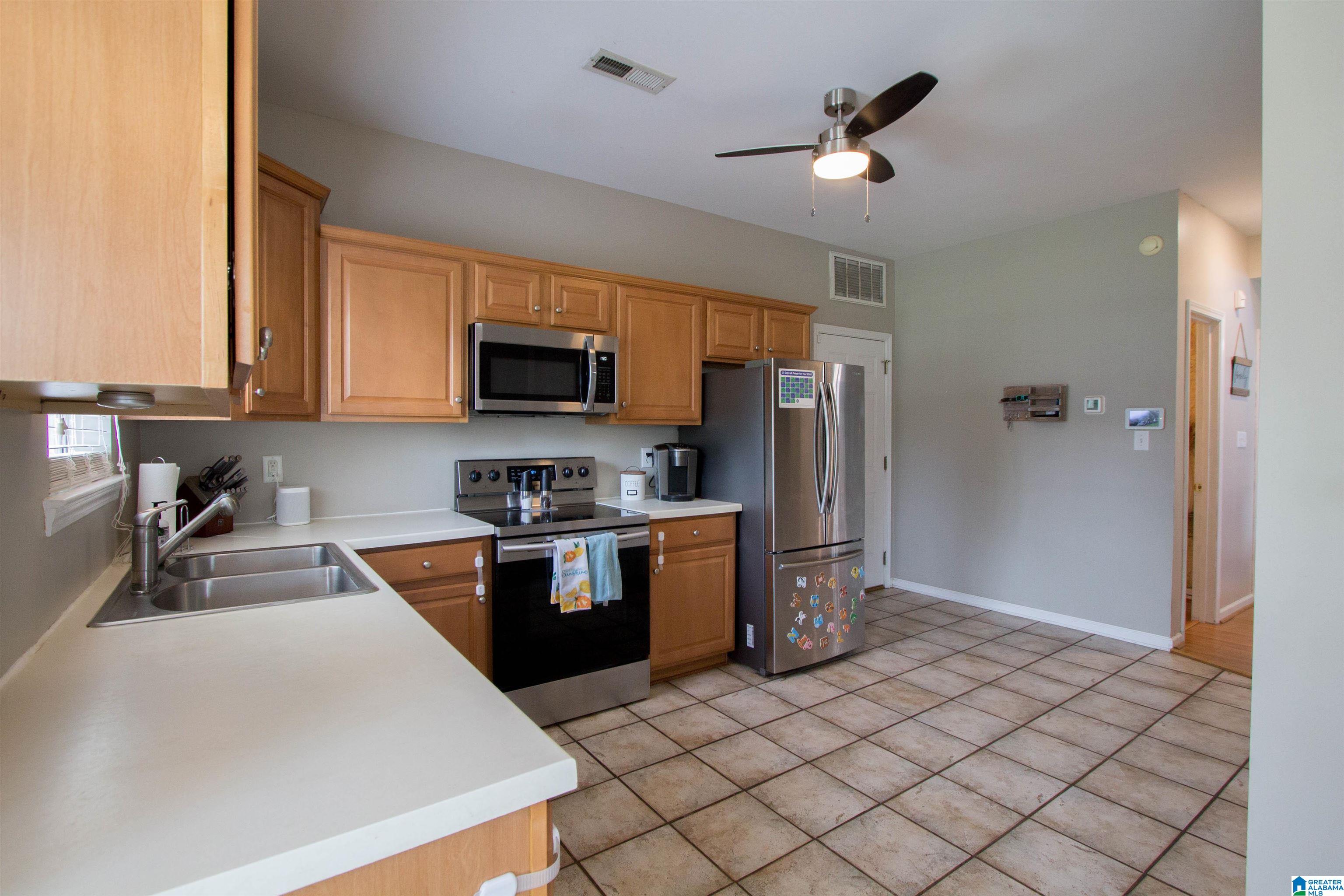 122 Meadowview Circle Pelham, AL 35124 - Photo 11 of 48