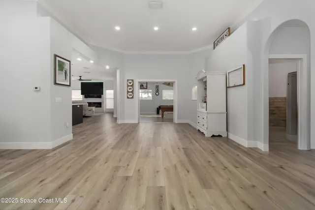 a view of a livingroom with a workspace