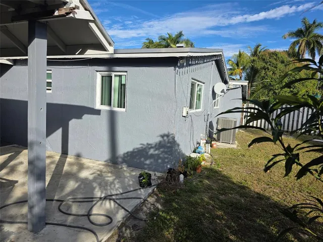a house view with a outdoor space