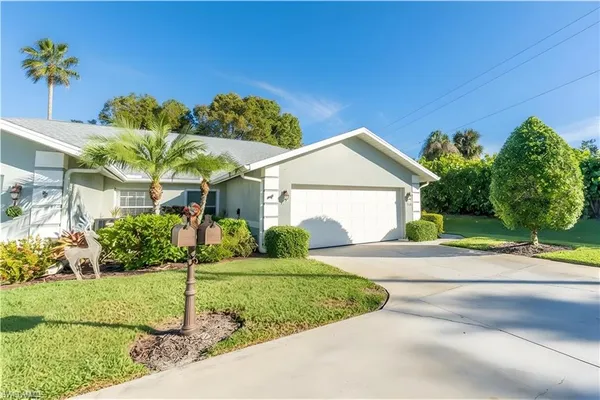 $2,700 | 1704 Royal Circle, Unit 602, Naples, FL 34112