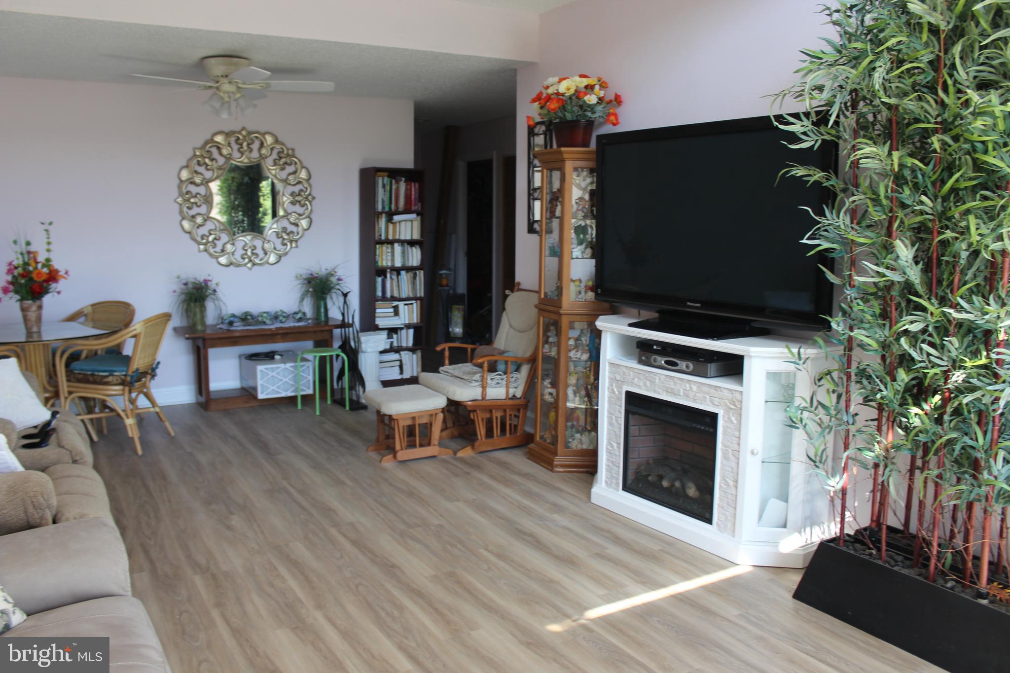 700 Avondale Road, Unit PH5 Wallingford, PA 19086 - Photo 14 of 40 Living Room