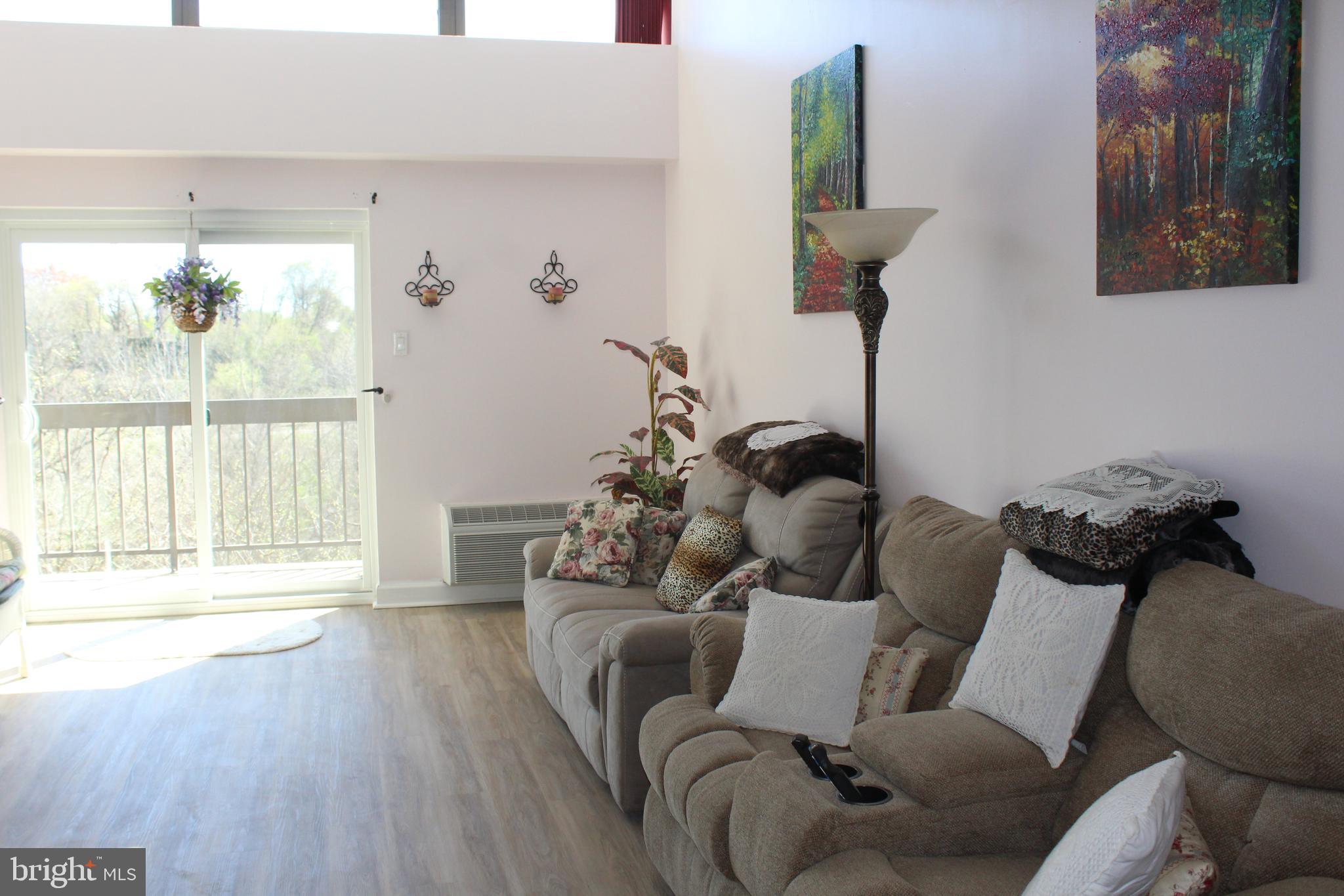 700 Avondale Road, Unit PH5 Wallingford, PA 19086 - Photo 10 of 40 Living Room