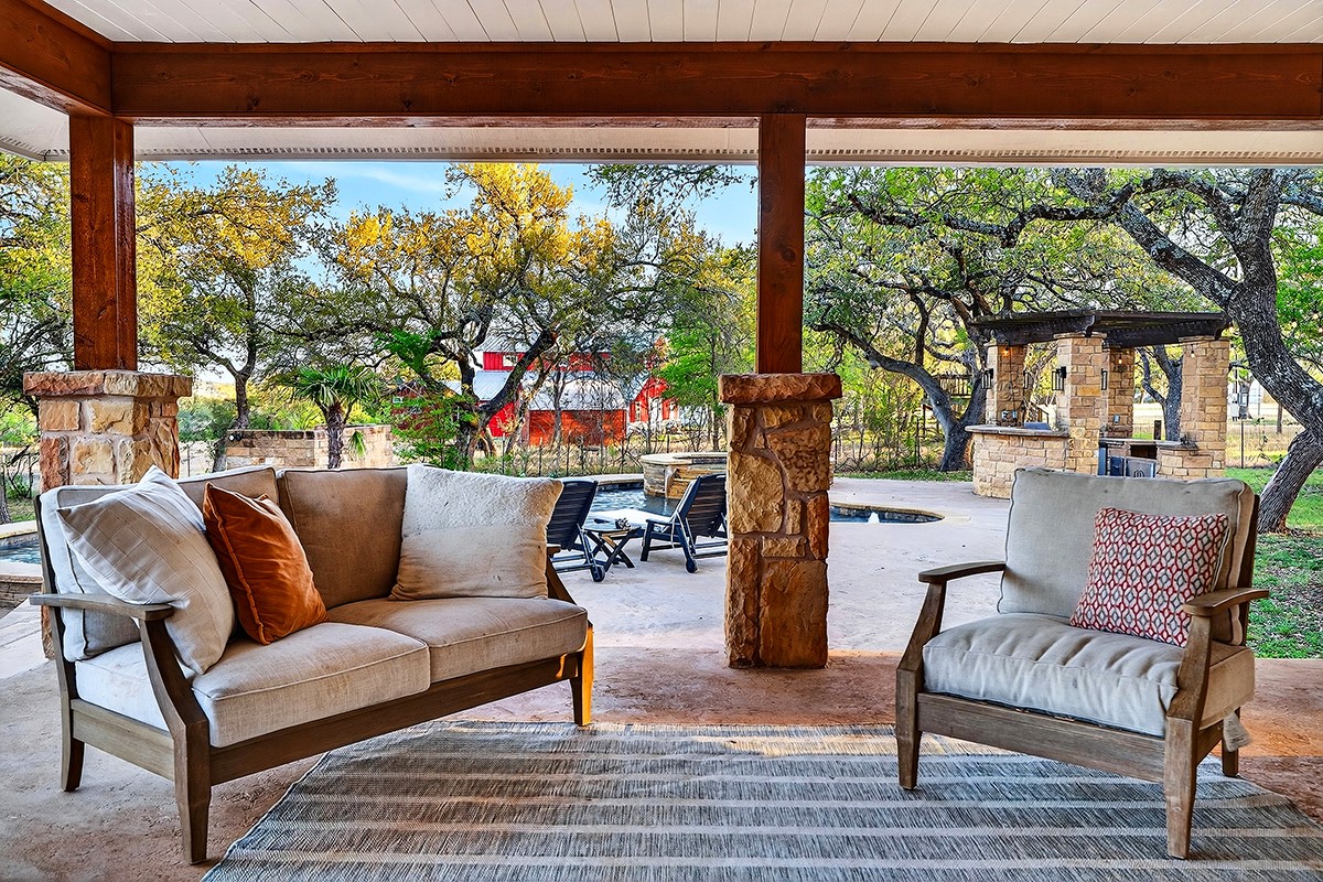 301 Medlin Creek Loop Dripping Springs, TX 78620 - Photo 30 of 40 a living room with patio furniture and a potted plant