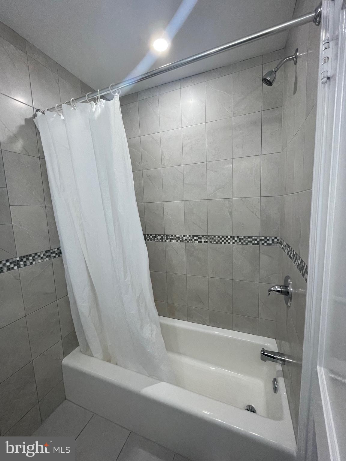 20 Greenhill Road, Unit B Media, PA 19063 - Photo 18 of 22 Bath tub/shower