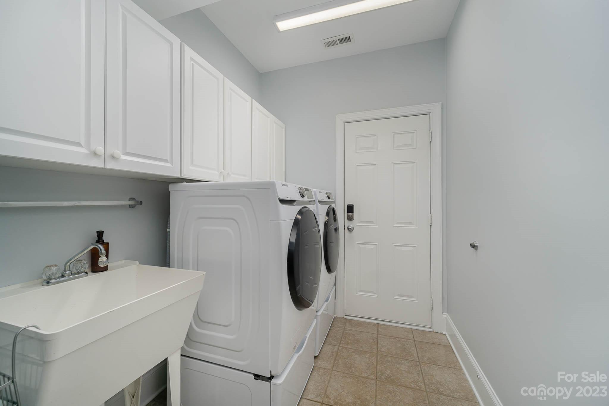 4922 Spur Ranch Road Charlotte, NC 28277 - Photo 21 of 33 a utility room with dryer and washer